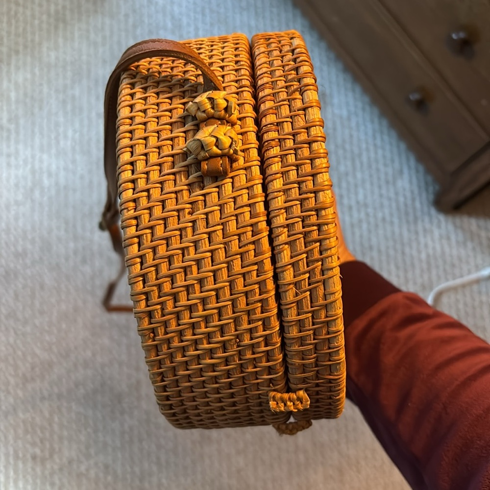 Round Woven Tan Crossbody Bag - Picture 4 of 4